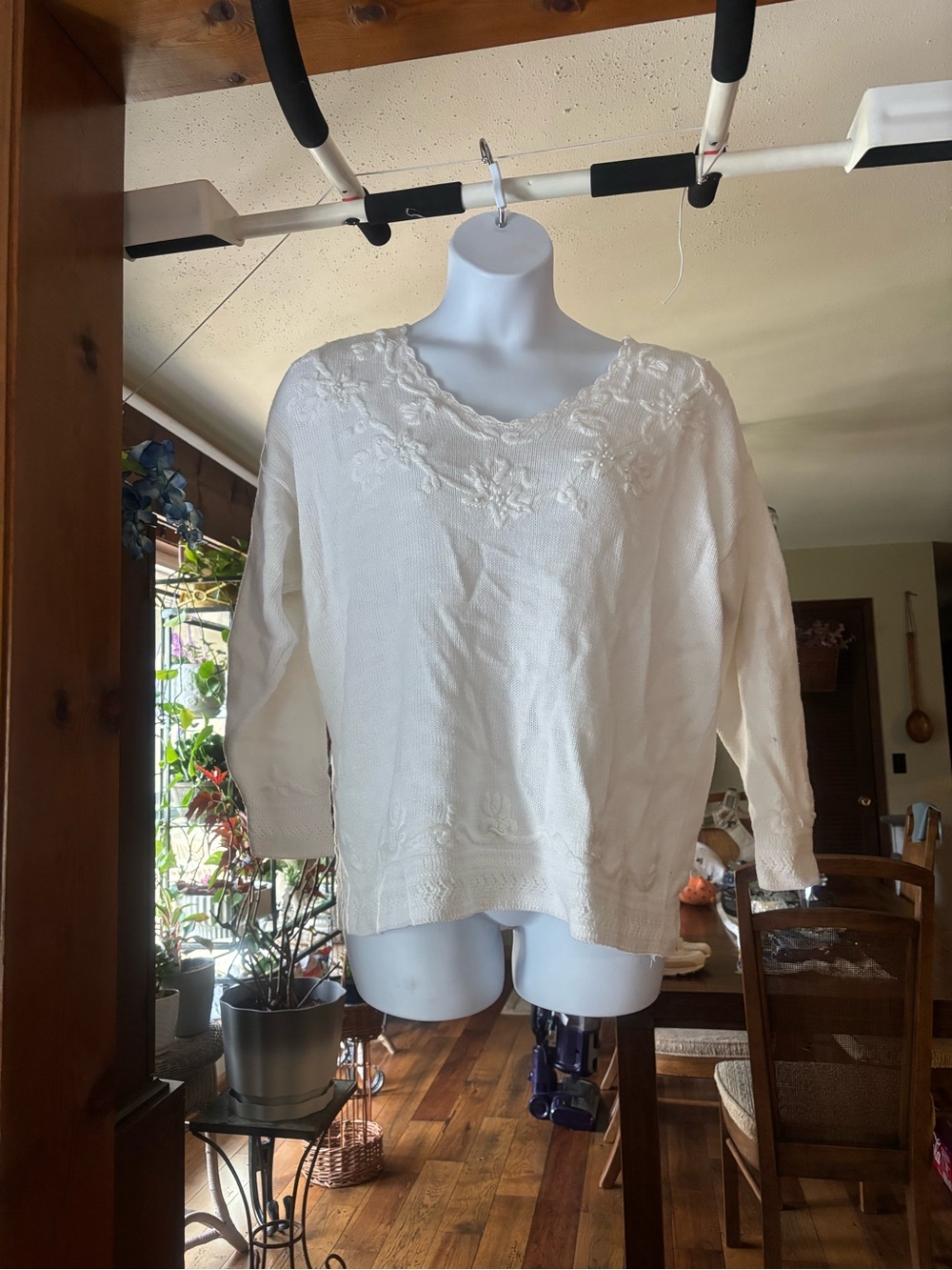 Vintage Honors Women's Cream Floral Embroidered V-Neck Sweater Size Large